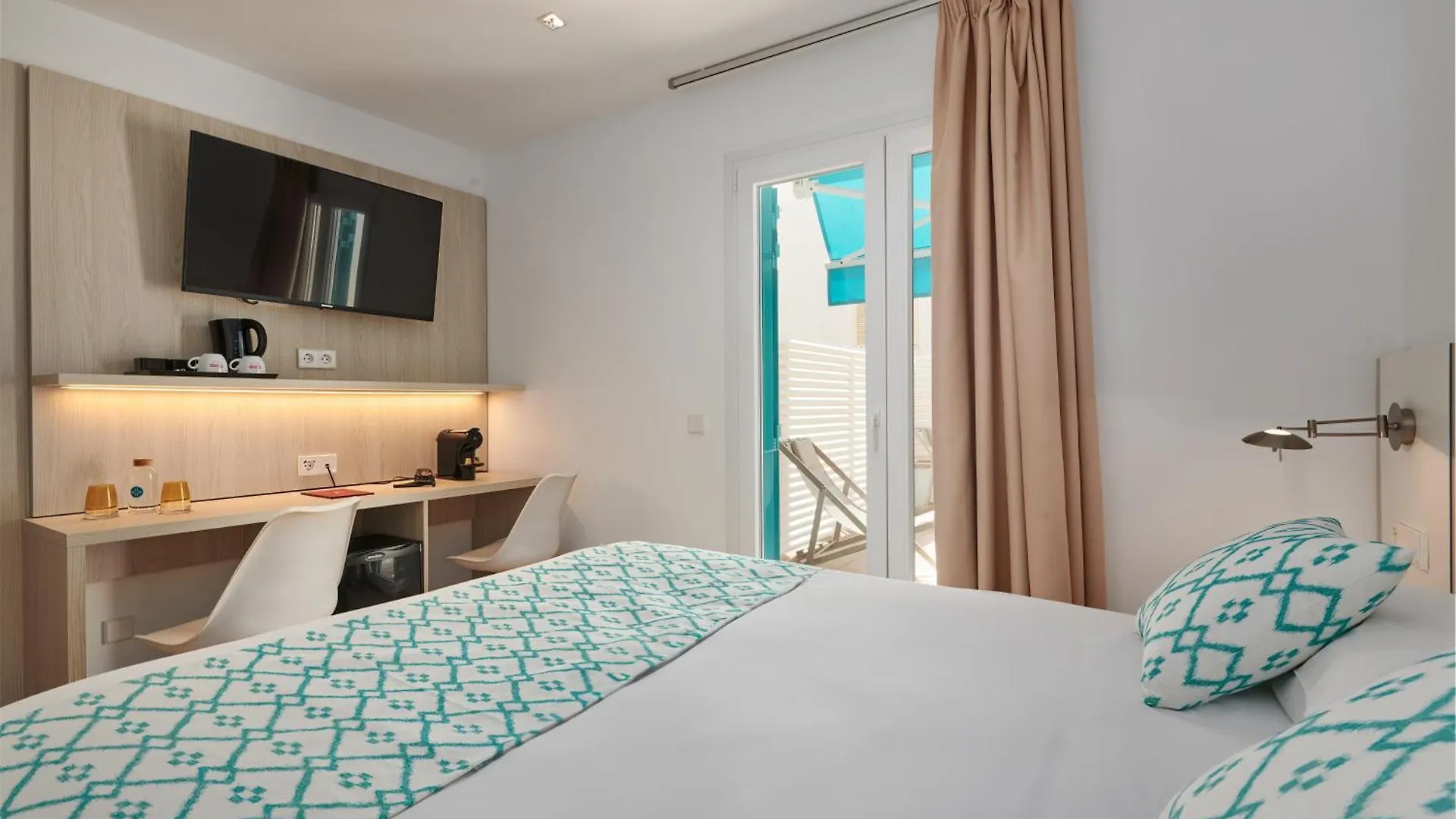 Hotel Colonial Colonia de Sant Jordi 3*,